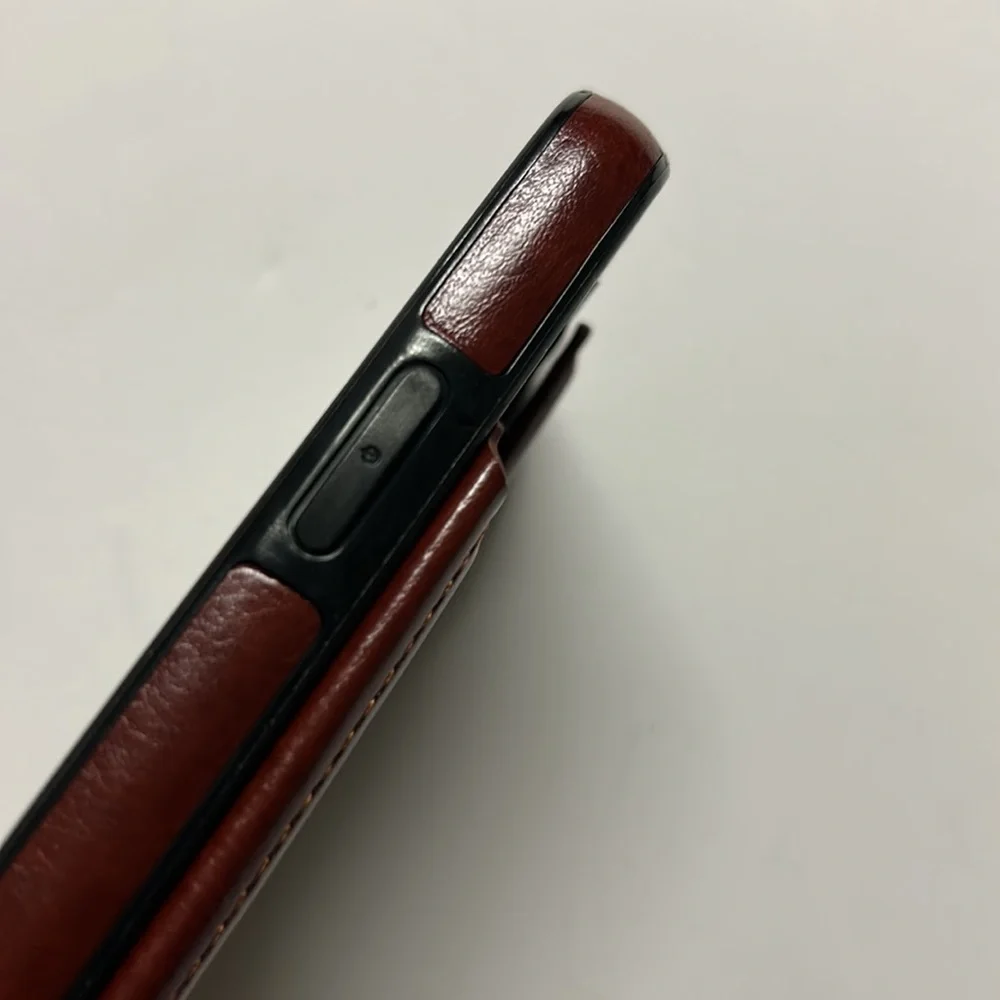 Venoro Case for iPhone - Picture 4 of 5